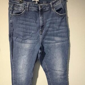 Blue skinny jeans with a relaxed fit